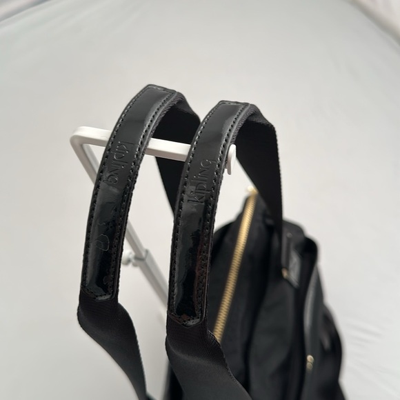Kipling Dolan black nylon convertible crossbody handbag with patent leather trim - Picture 13 of 13